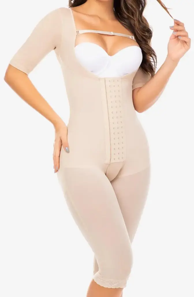 Faja Postquirúrgica Tipo Capri con Mangas Marca: Maria E