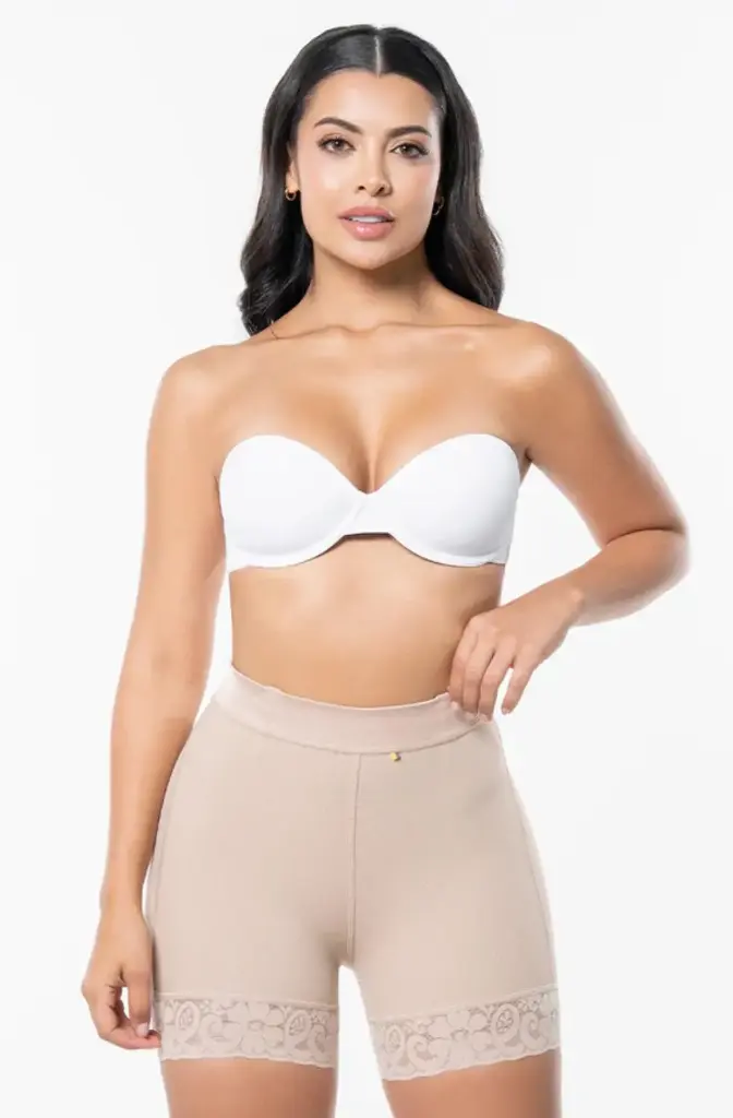 Short Moldeador Con Realce De Cadera / Marca: Maria E
