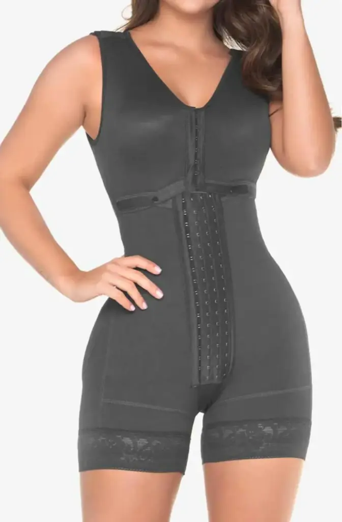 Faja Media Pierna con Brasier Levanta Cola Postquirúrgica / Marca Maria E